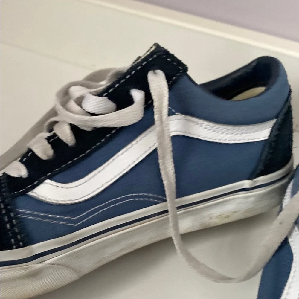 Vans Men's Sneakers - Navy and White